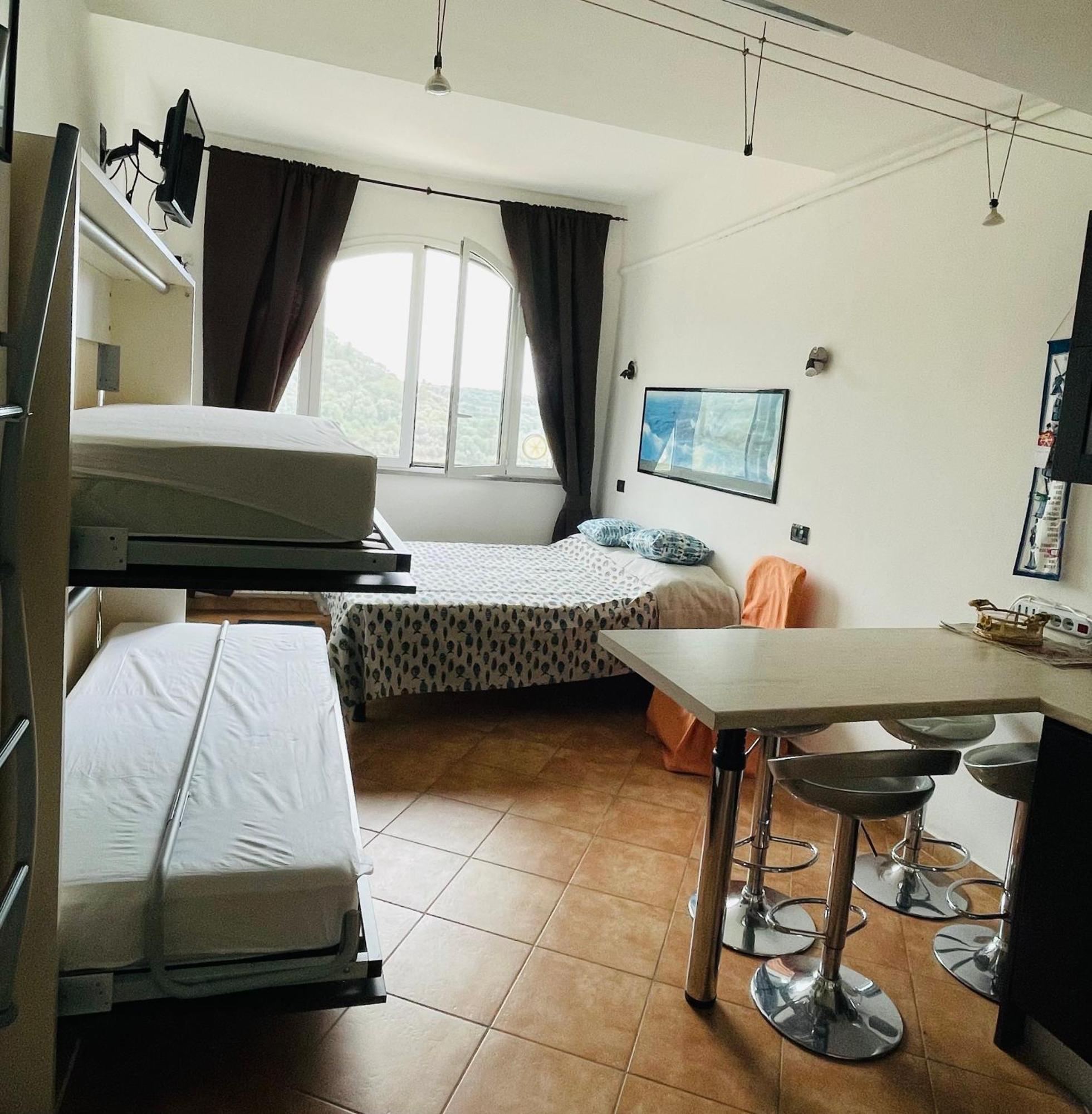 Ferienwohnung Piccola Navetta Diano San Pietro Exterior foto